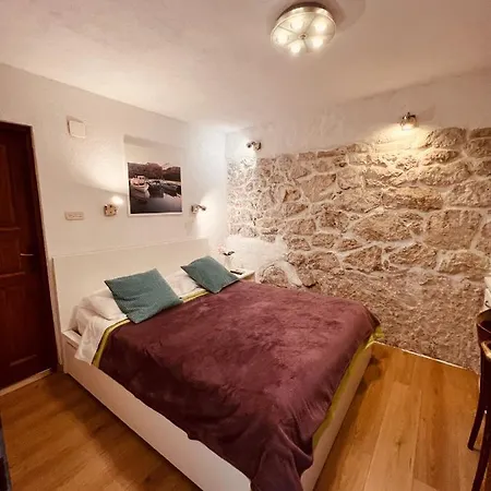 Guest house F