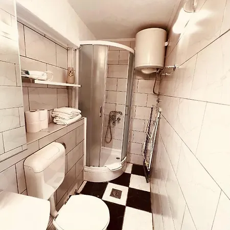 Gostinjska kuća F