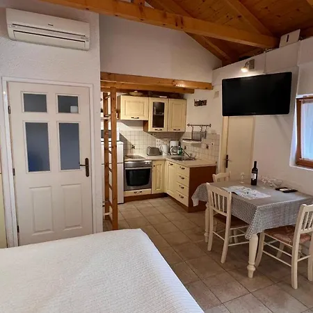 Guest house F