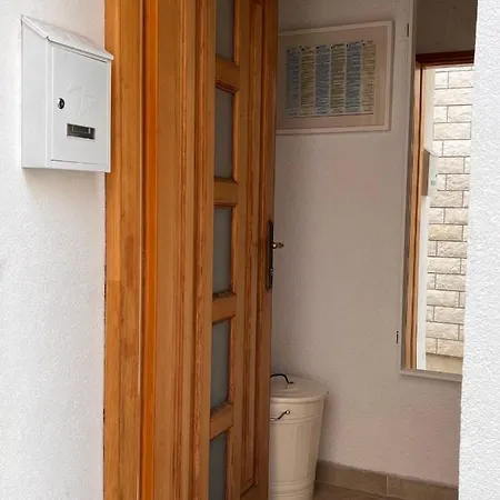 Gostinjska kuća F Split
