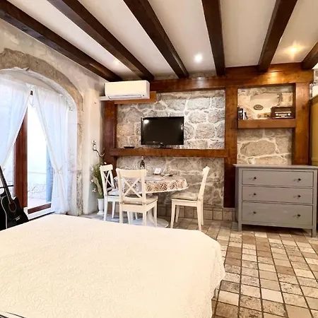 Πανσιόν F Σπλιτ