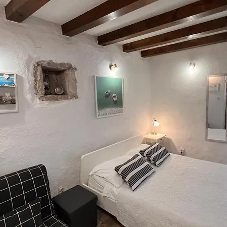 F Guest house