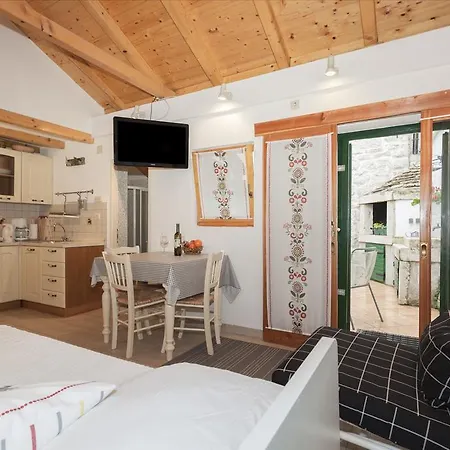 Guest house F