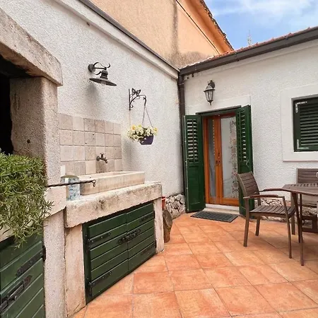 F Casa de hóspedes 3*